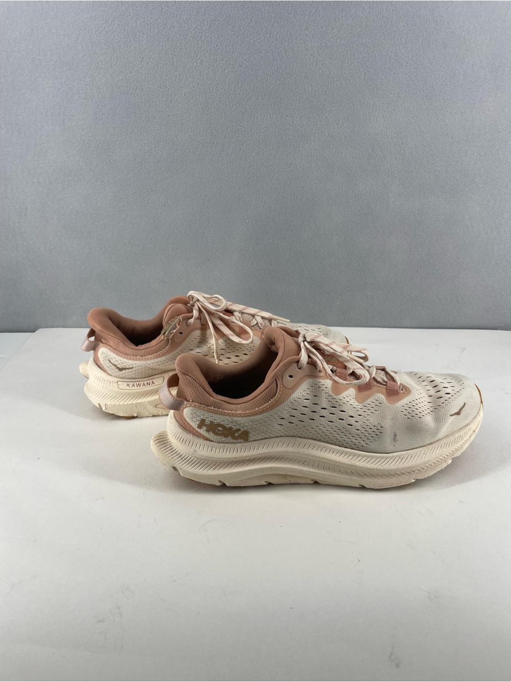 Women’s 8.5B Hoka One One Kawana 2 Vanilla Sandstone Running Sneaker 1147913-VSN
